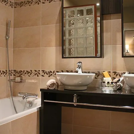 Rollan De By 3* Bégadan