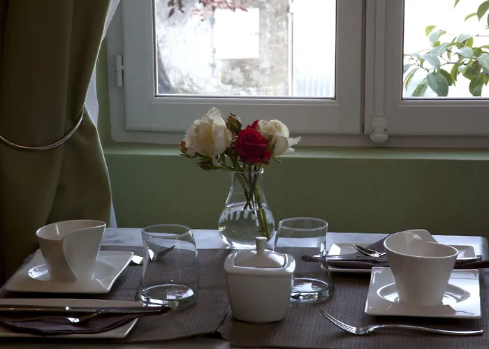 Rollan De By Hotell 3*